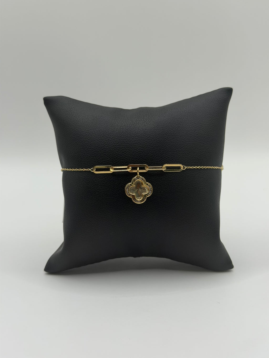 Brazalete con una Flor colgante