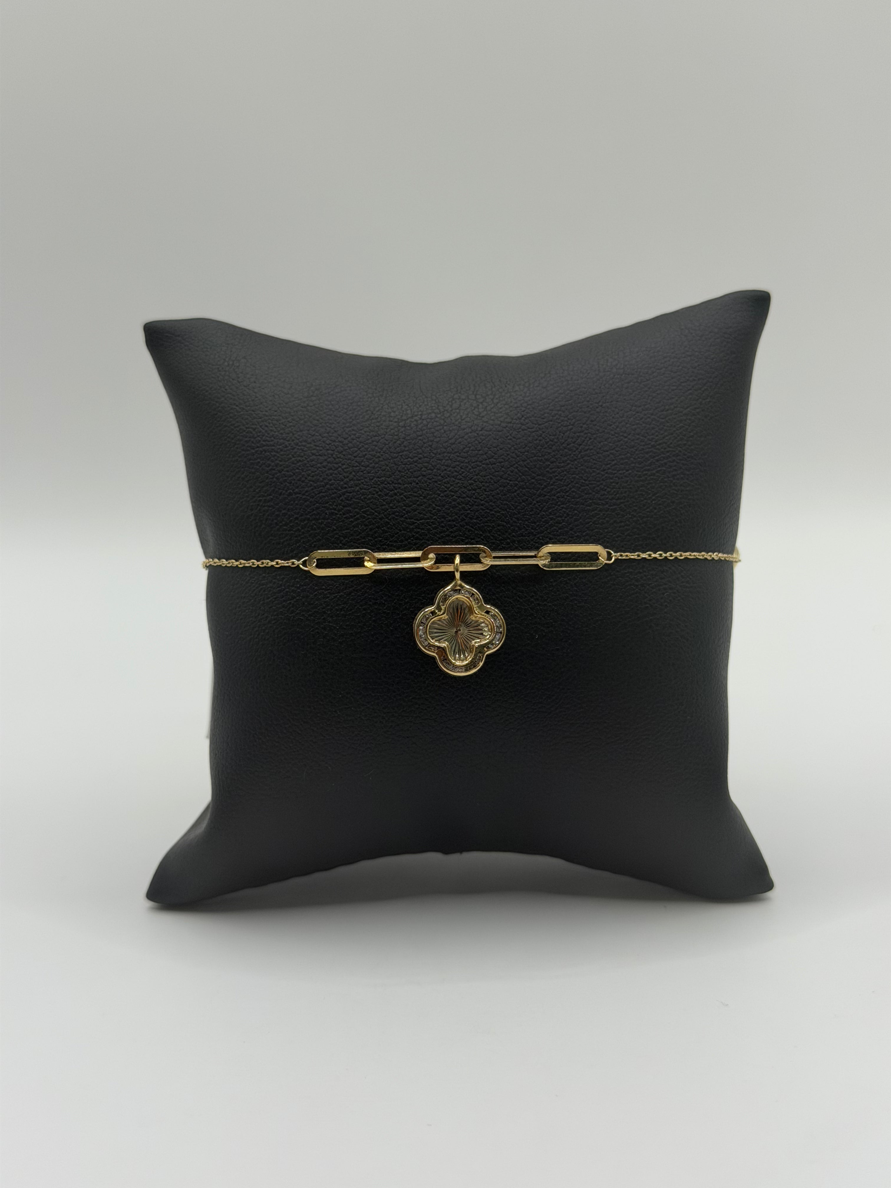 Brazalete con una Flor colgante