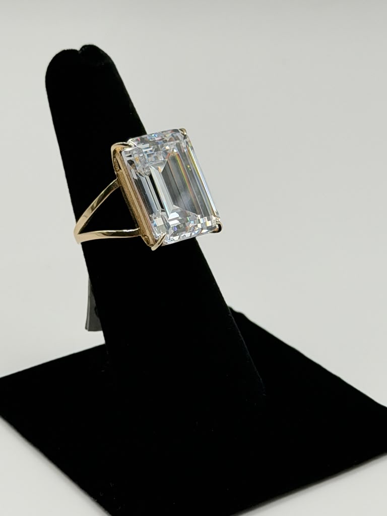 ANILLO SOLIDO PIEDRA BLANCA