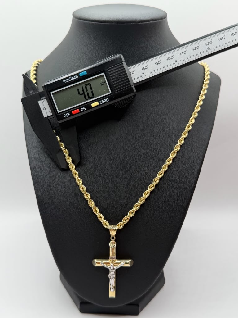 CADENA TORZAL Y DIJE DE CRUCIFIJO