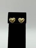 ARETES TEXTURIZADOS EN FORMA DE CORAZON