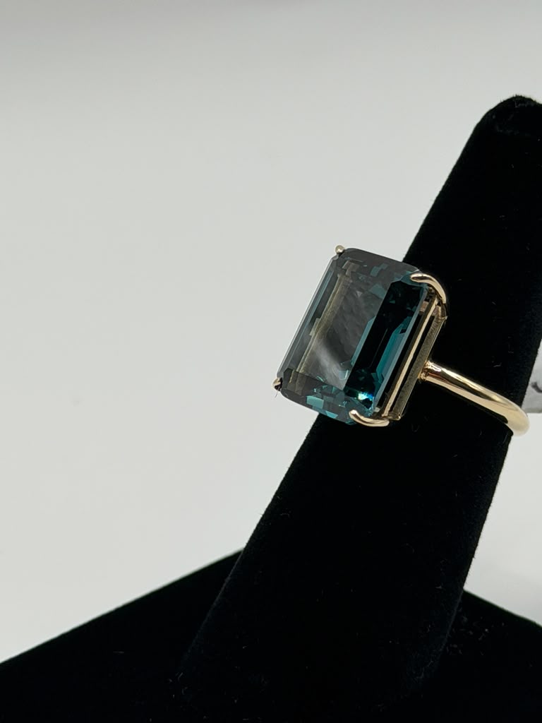 ANILLO SOLIDO CON PIEDRA