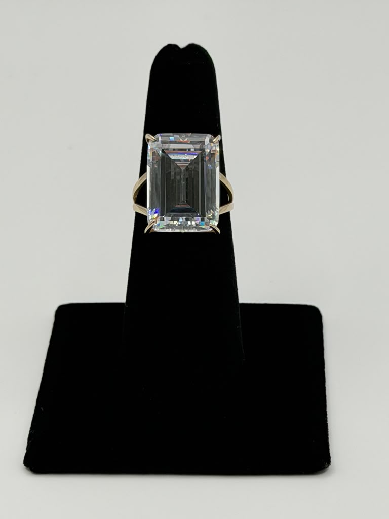 ANILLO SOLIDO PIEDRA BLANCA